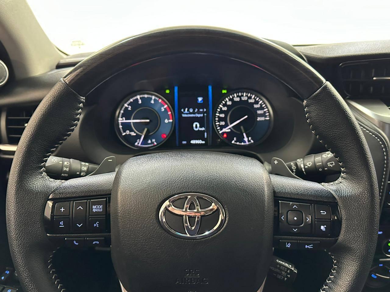Toyota Hilux SW4 SRX 2.8T 204CV 5 LUGARES! 2024