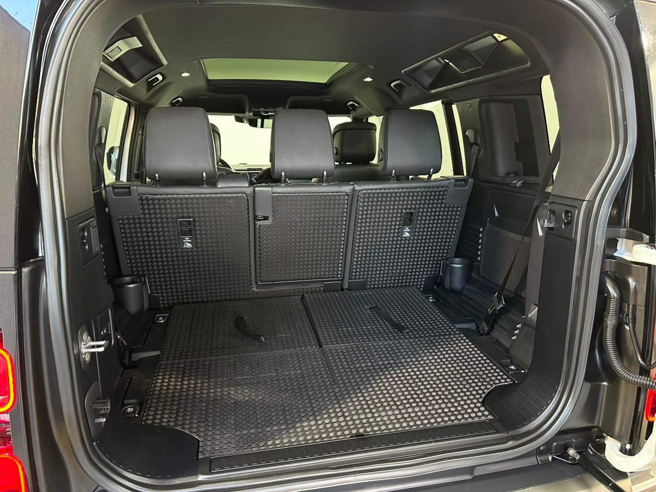 Land Rover Defender 110 HSE 7 LUGARES E MOTOR DIESEL! 2023