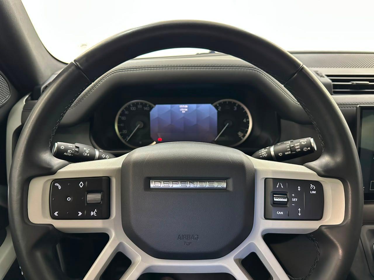 Land Rover Defender 110 HSE 7 LUGARES E MOTOR DIESEL! 2023