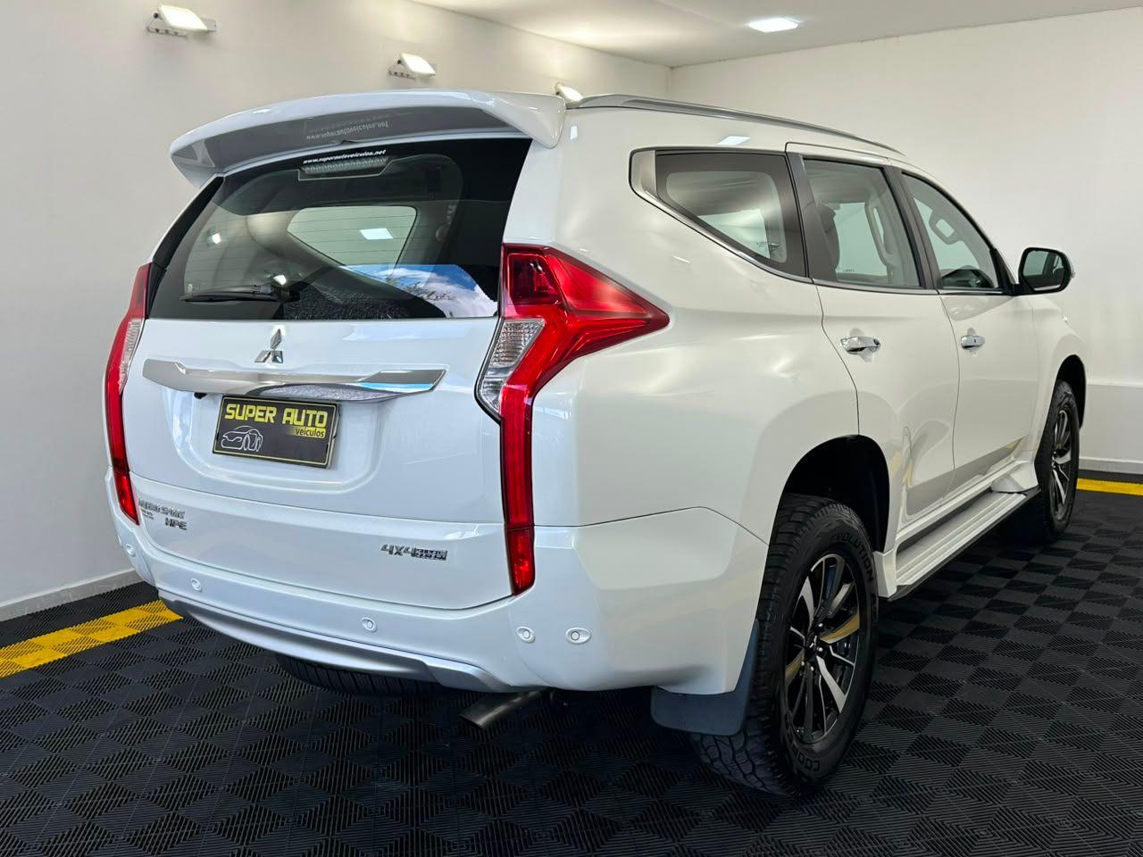 Mitsubishi Pajero SPORT HPE 2.4T 190CV COM 7 LUGARES E TETO SOLAR!! 2020