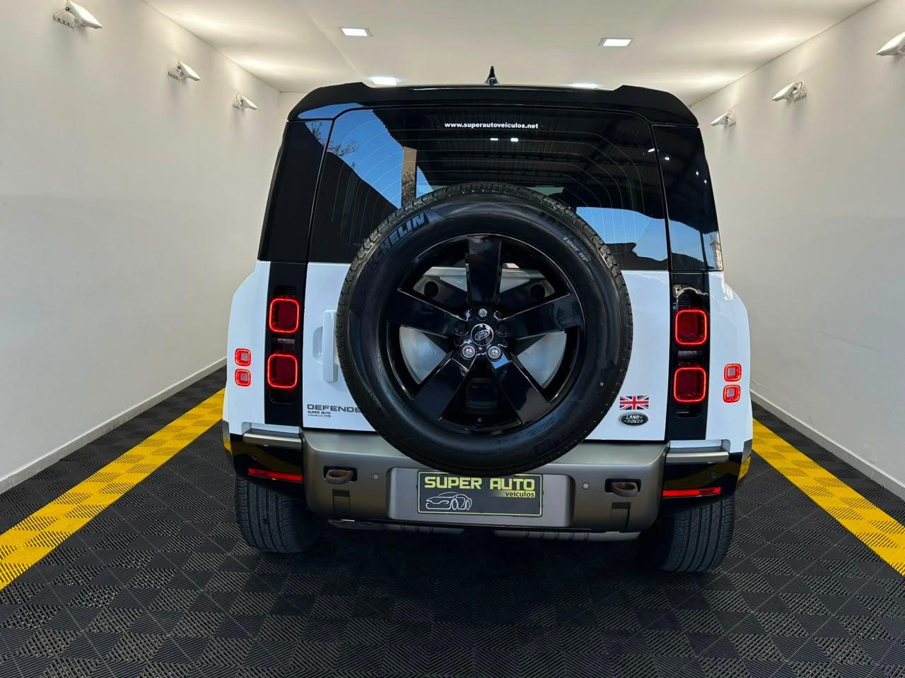 Land Rover Defender 110 HSE 7 LUGARES E MOTOR DIESEL! 2023