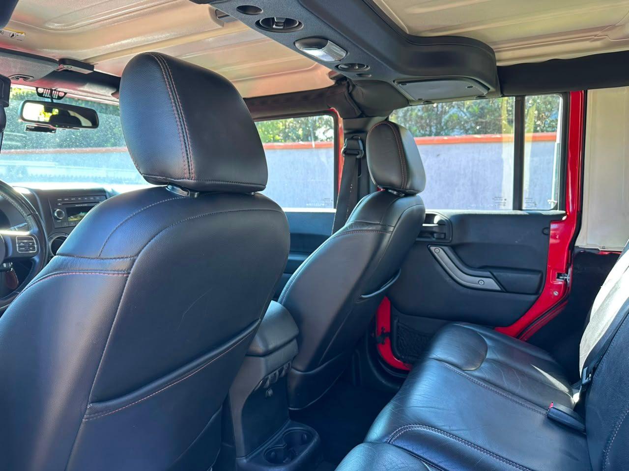 Jeep Wrangler Unlimited Sport 3.6 V6 284cv 4p 2015