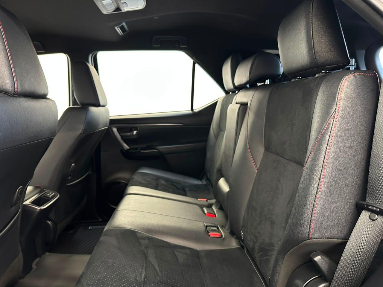 Toyota Hilux SW4 GRS 224CV! 2023