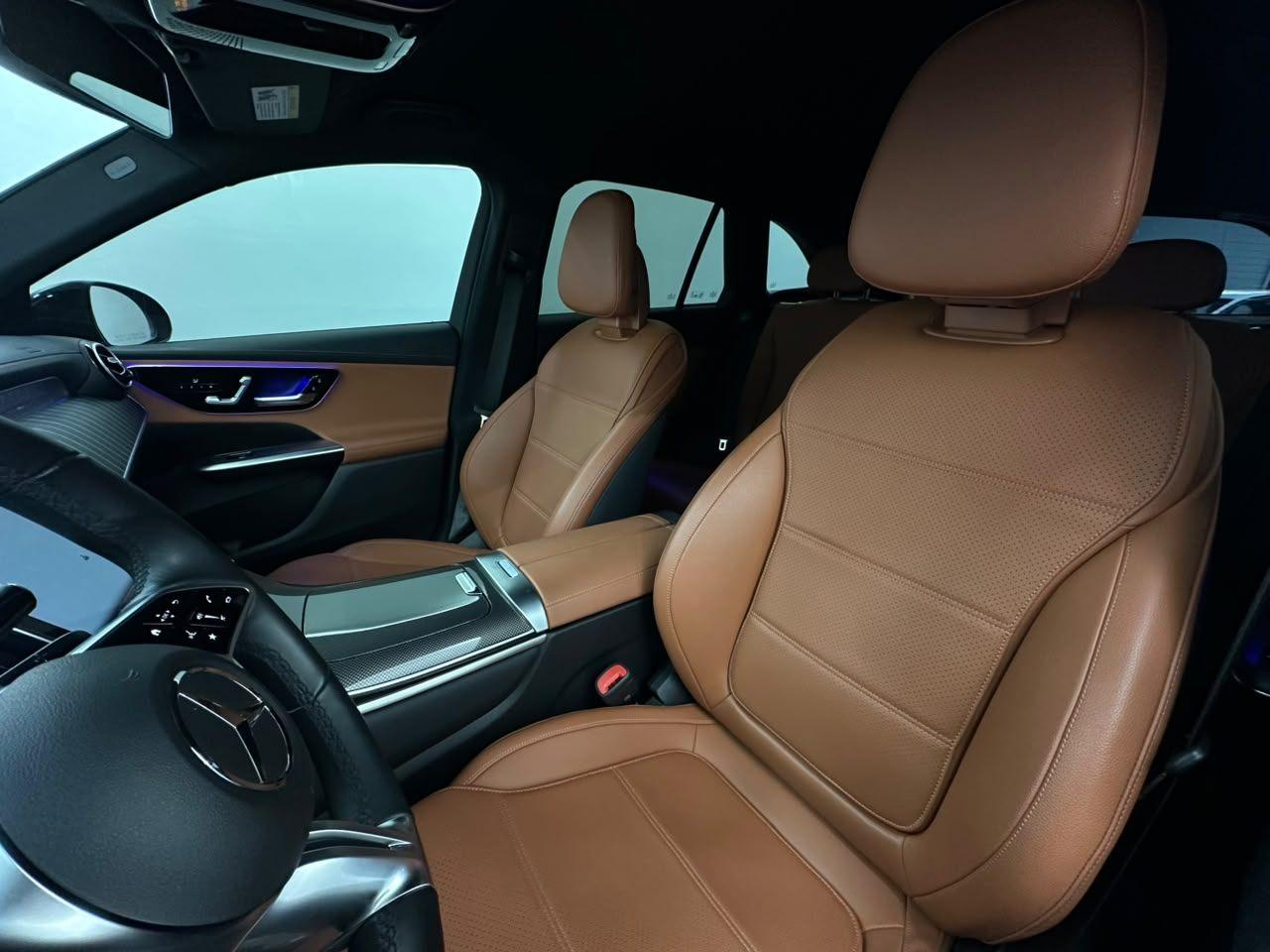 Mercedes-Benz GLC-300 4MATIC HYBRID! 2023