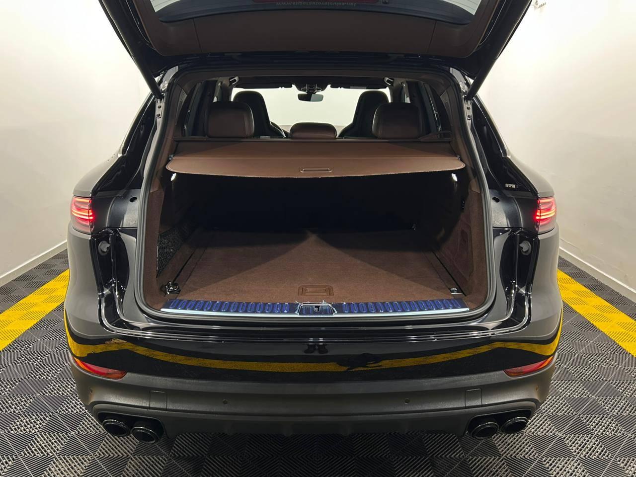 Porsche Cayenne PLATINUM EDITION E-HYBRID 462CV! 2022