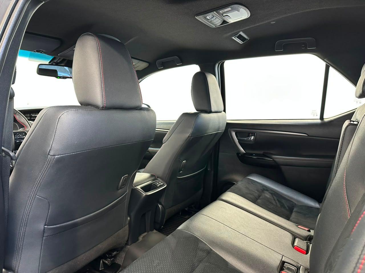 Toyota Hilux SW4 GRS 224CV! 2023