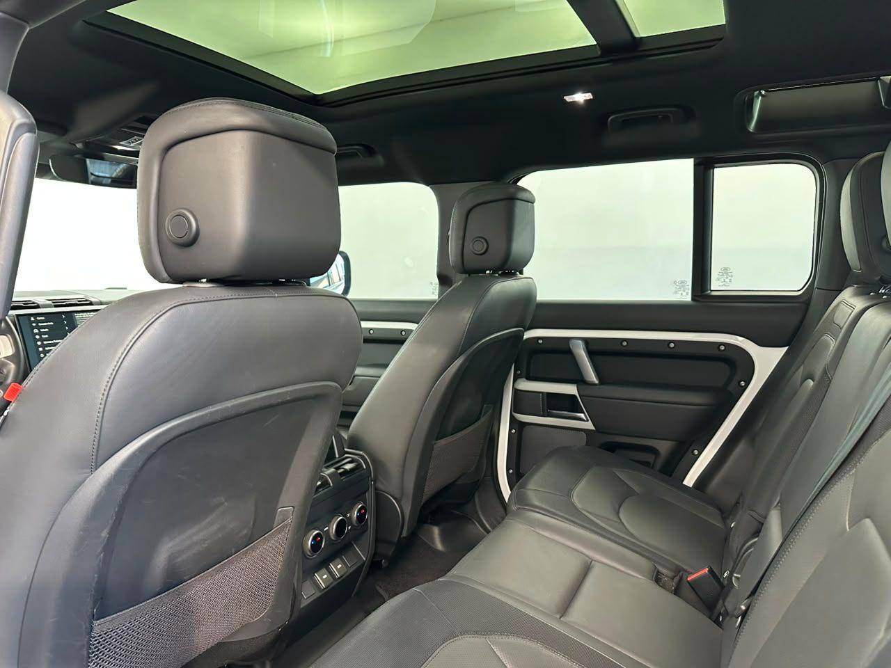Land Rover Defender 110 HSE 7 LUGARES E MOTOR DIESEL! 2023
