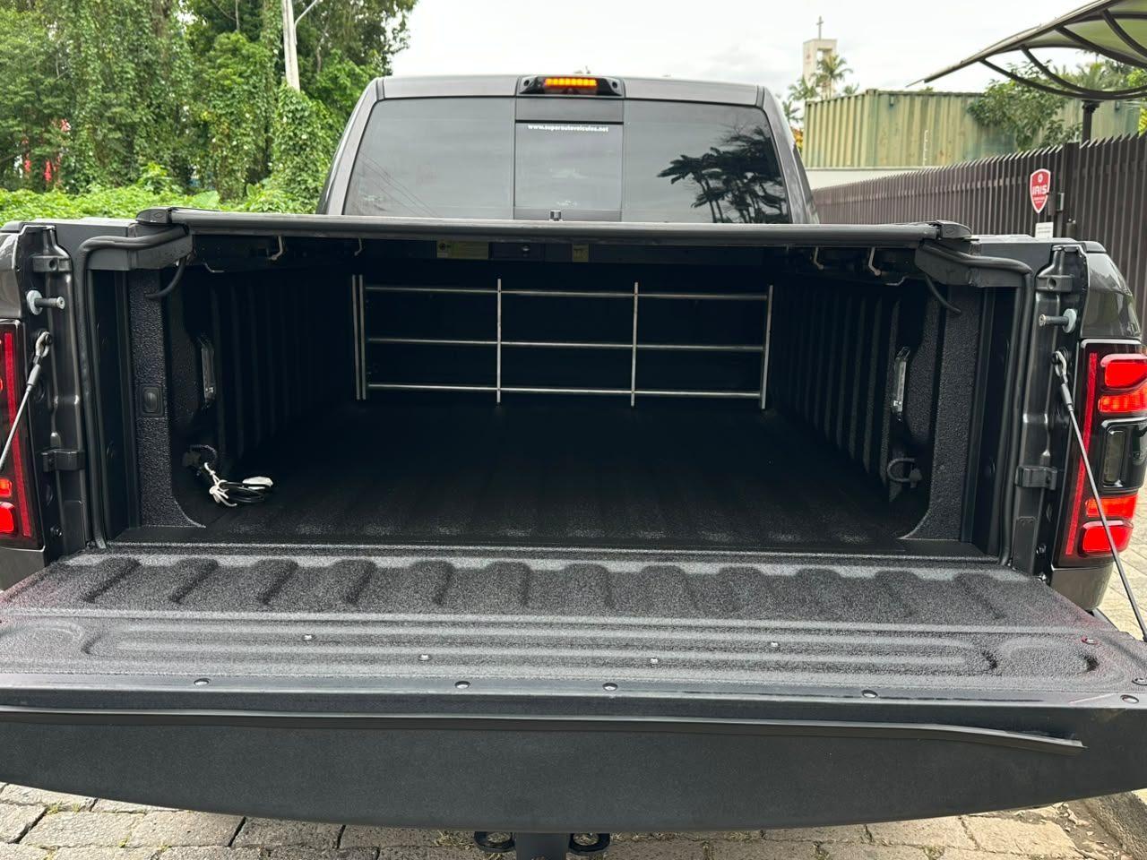 Ram 3500 NIGHT EDITION! 2022