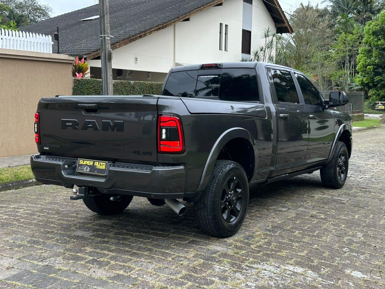 Ram 3500 NIGHT EDITION! 2022