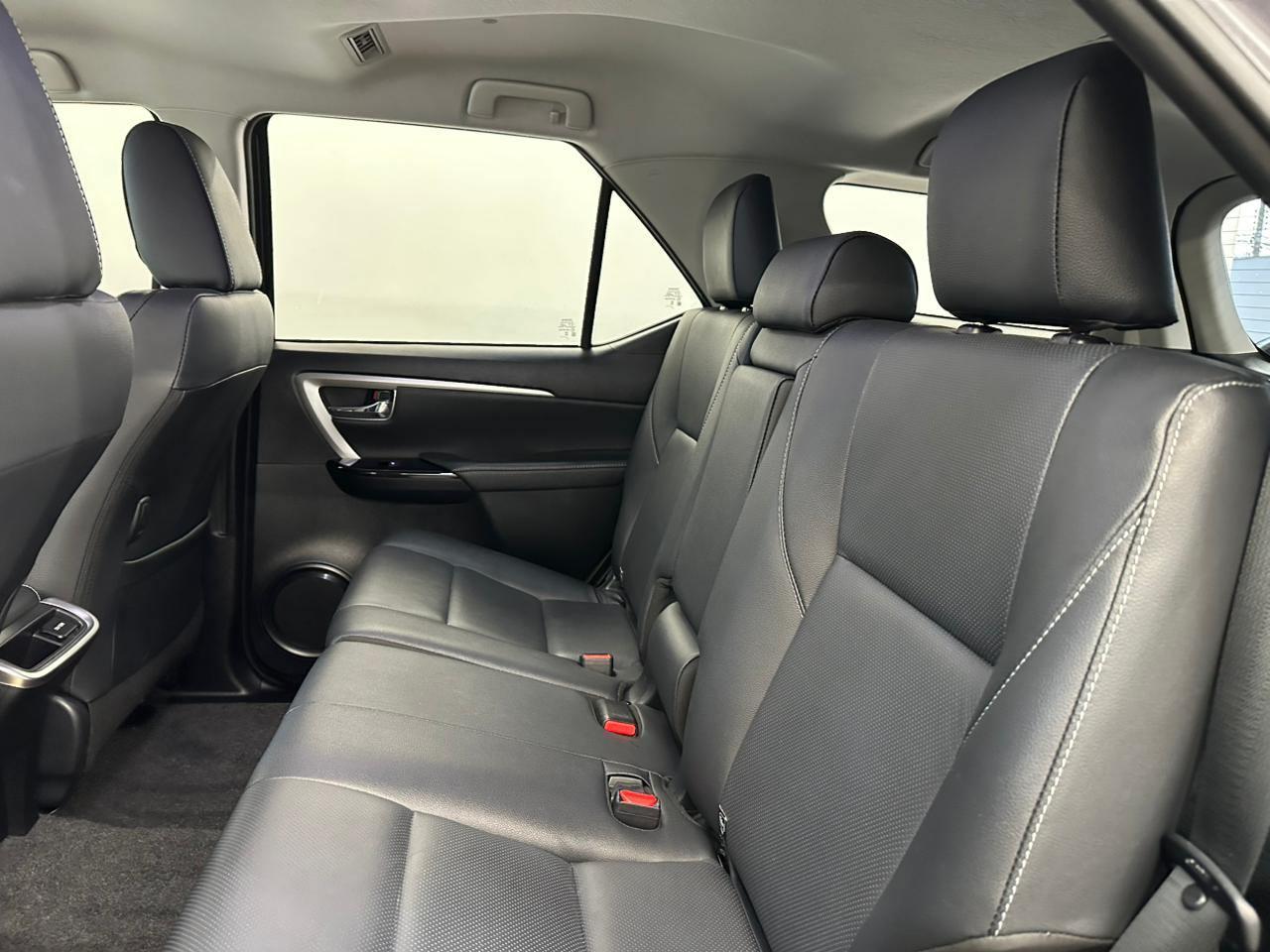 Toyota Hilux SW4 SRX 2.8T 204CV 5 LUGARES! 2024