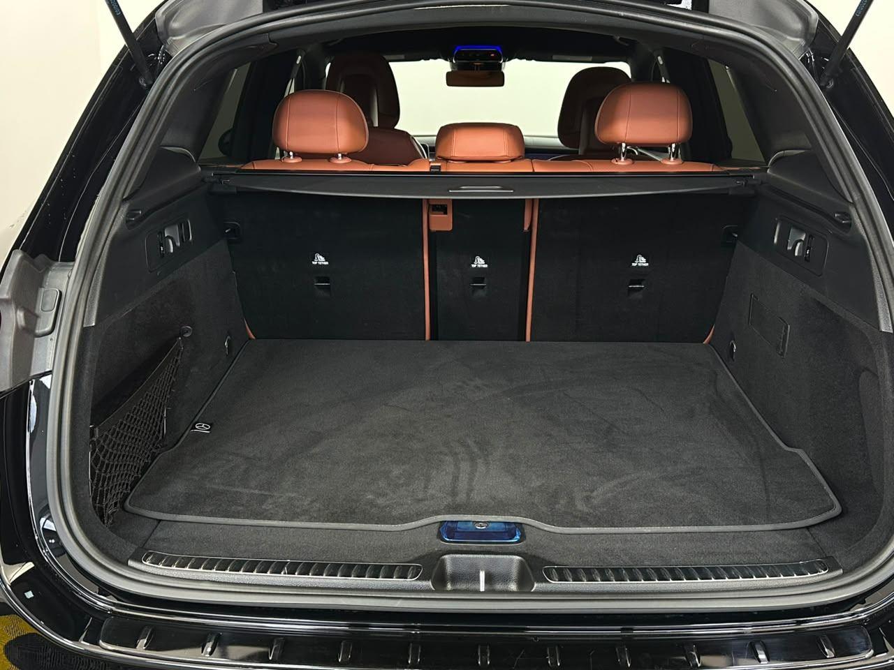 Mercedes-Benz GLC-300 4MATIC HYBRID! 2023