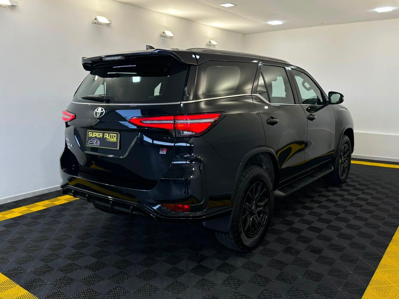 Toyota Hilux SW4 GRS 224CV! 2023