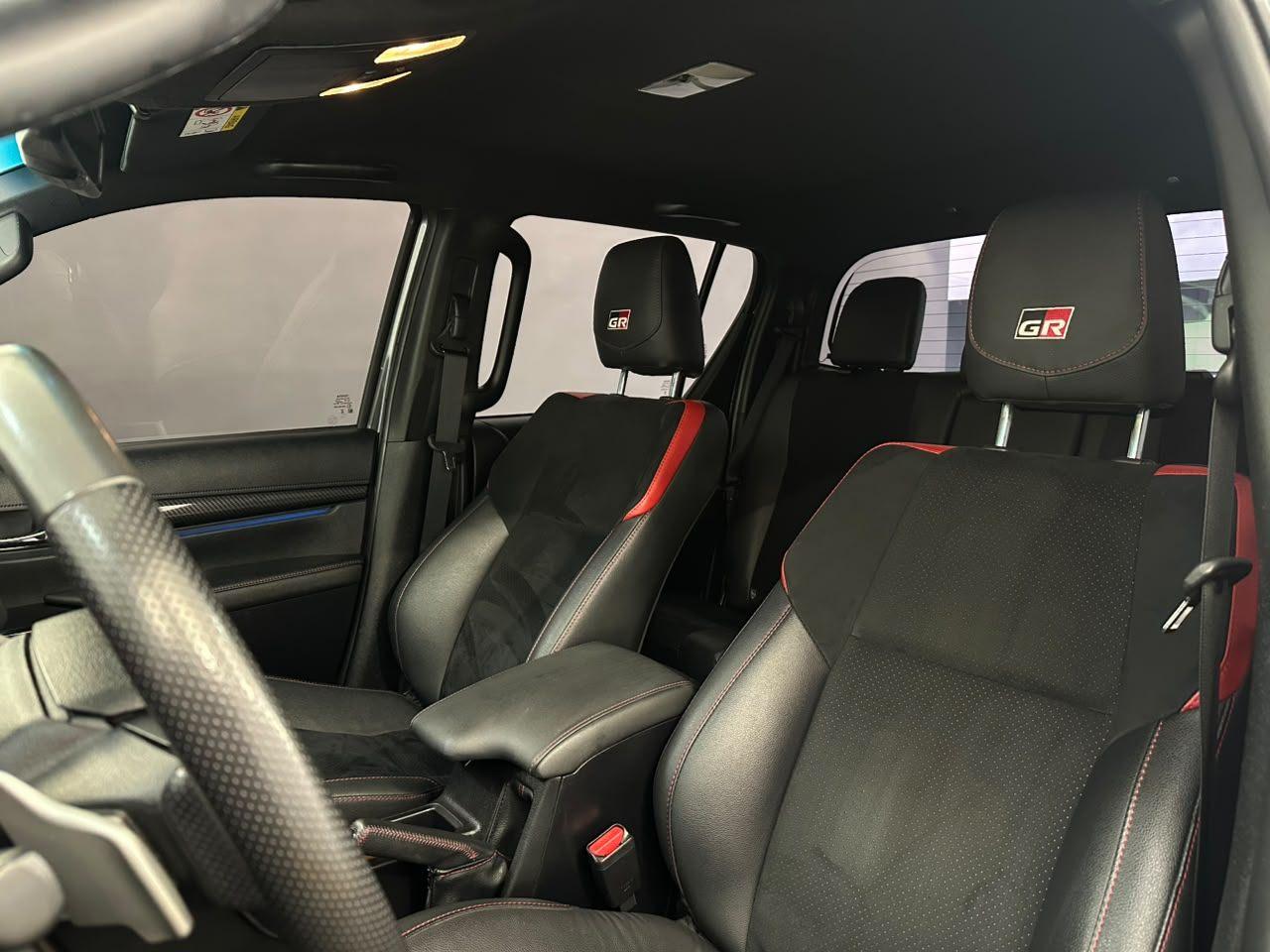 Toyota Hilux GR-S 224CV! 2024