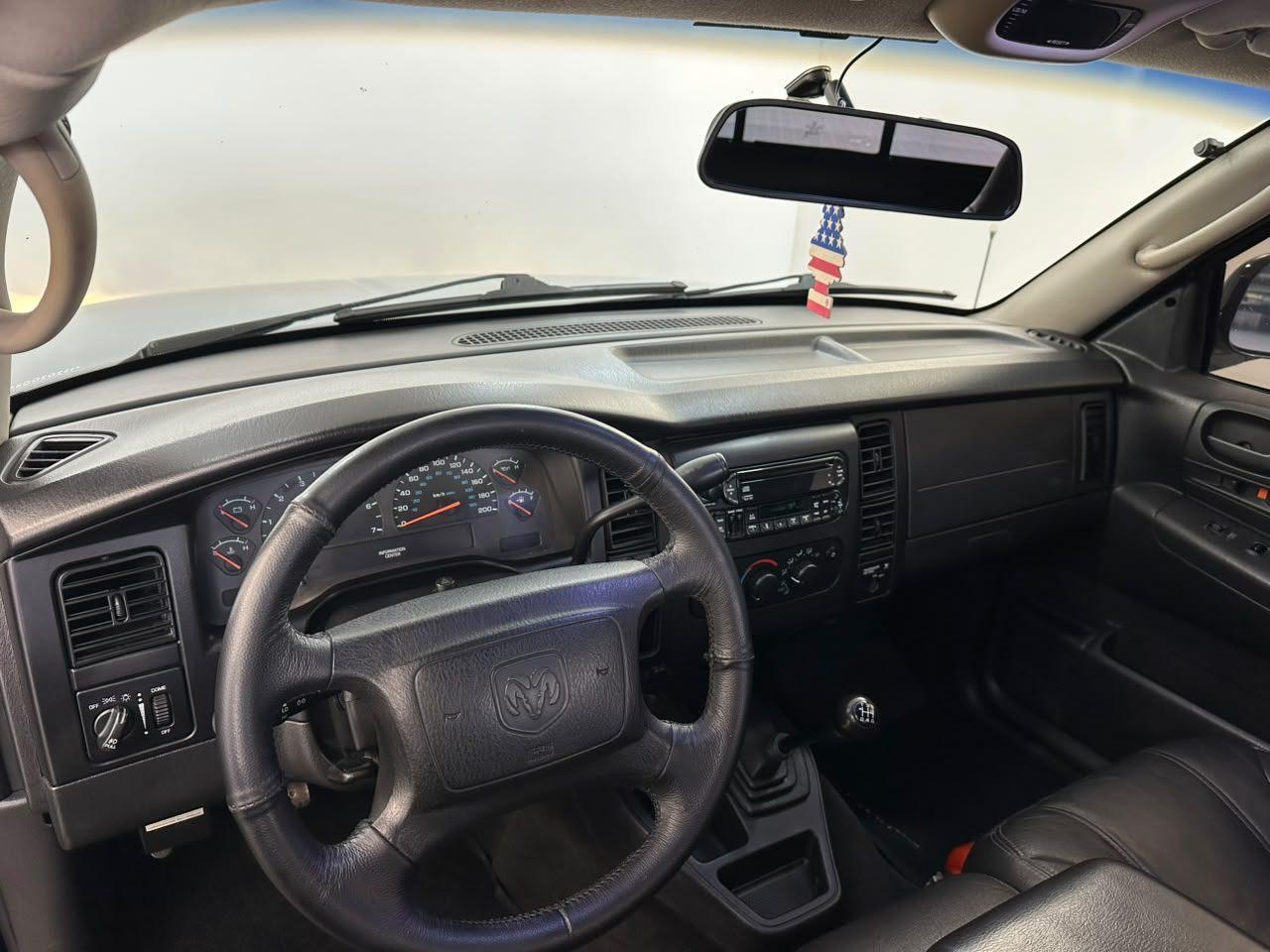 Dodge Dakota RT V8 COM CÂMBIO MANUAL 2001