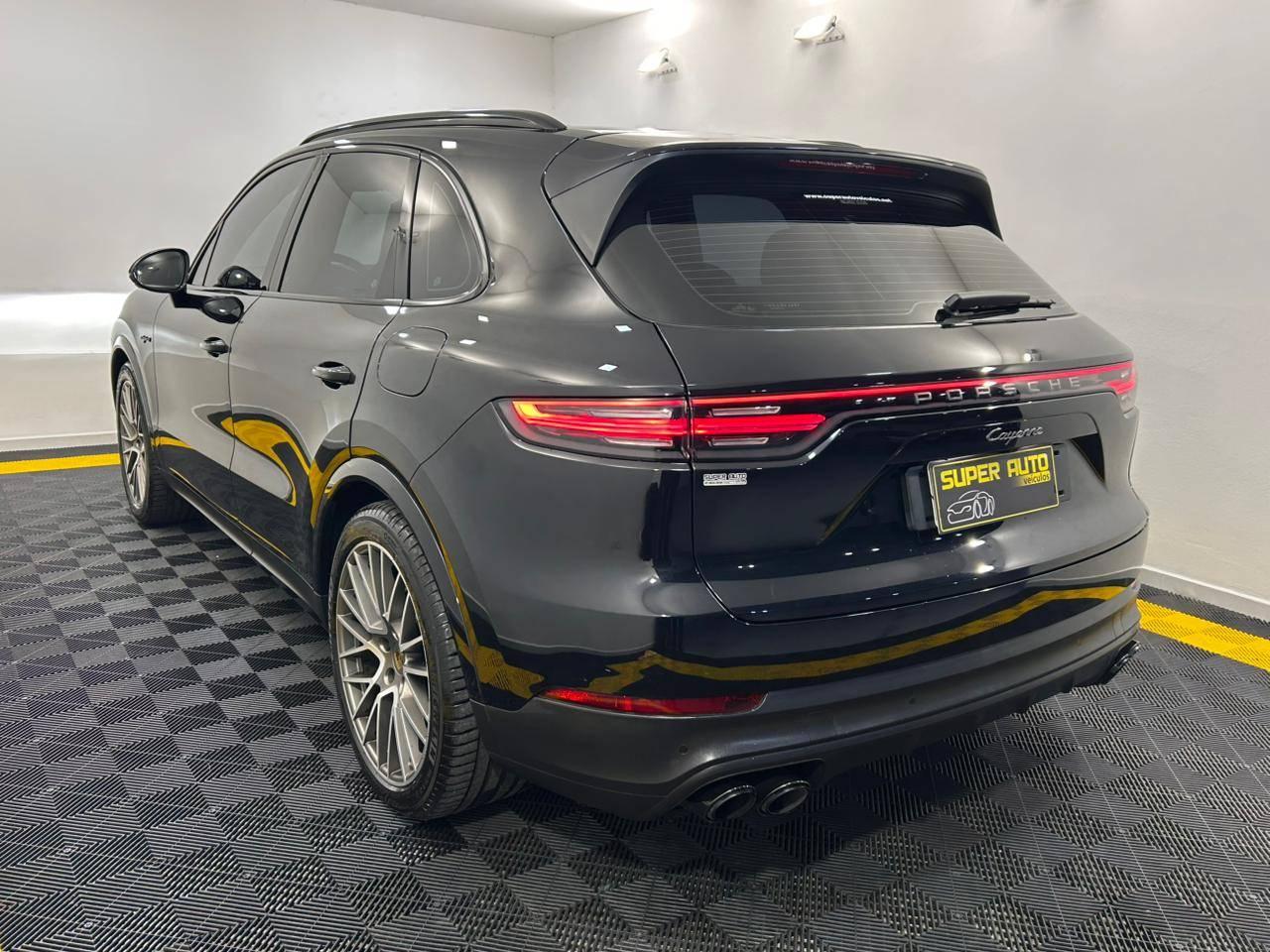 Porsche Cayenne PLATINUM EDITION E-HYBRID 462CV! 2022