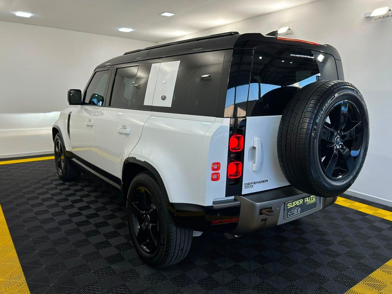 Land Rover Defender 110 HSE 7 LUGARES E MOTOR DIESEL! 2023