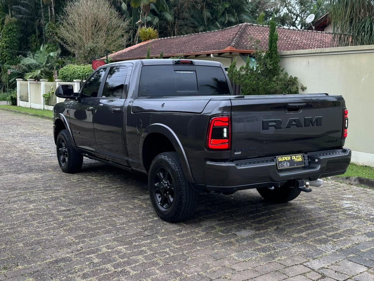 Ram 3500 NIGHT EDITION! 2022