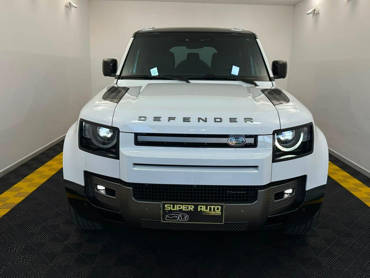 Land Rover Defender 110 HSE 7 LUGARES E MOTOR DIESEL! 2023