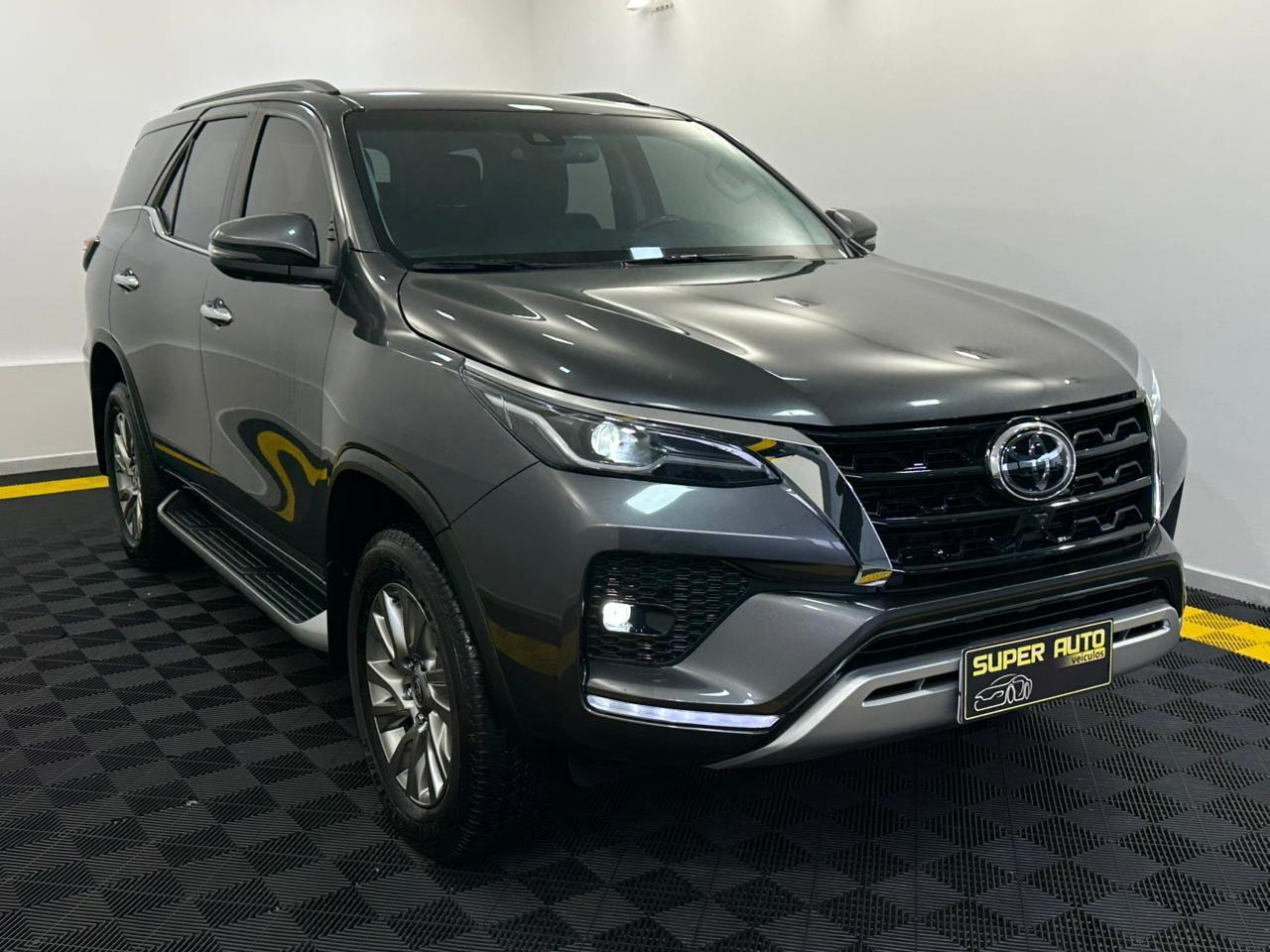 Toyota Hilux SW4 SRX 2.8T 204CV 5 LUGARES! 2024