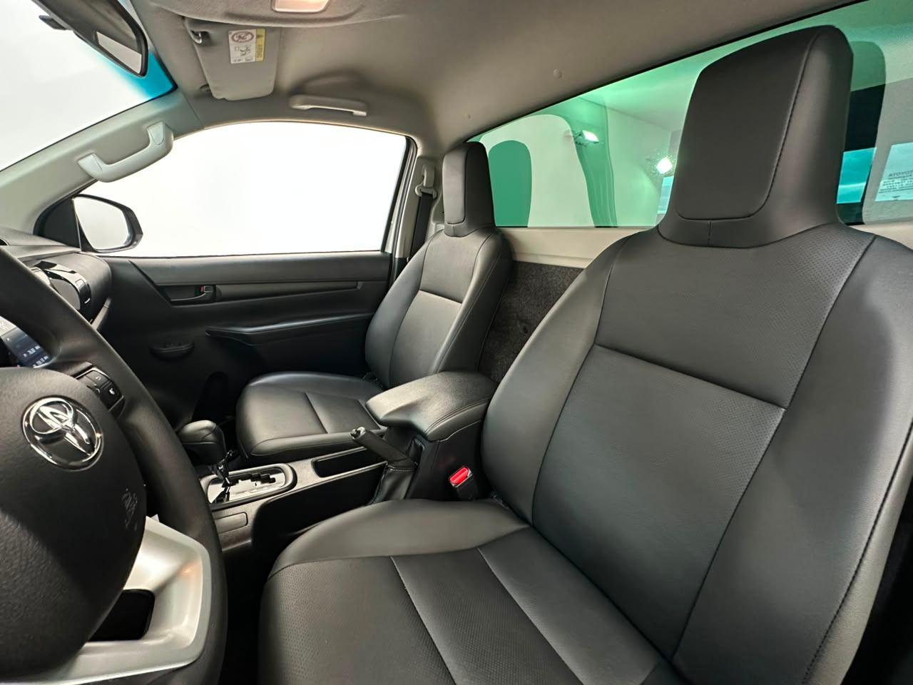 Toyota Hilux Cabine Simples CS 2.8T AUTOMÁTICA E 4X4!! 2025
