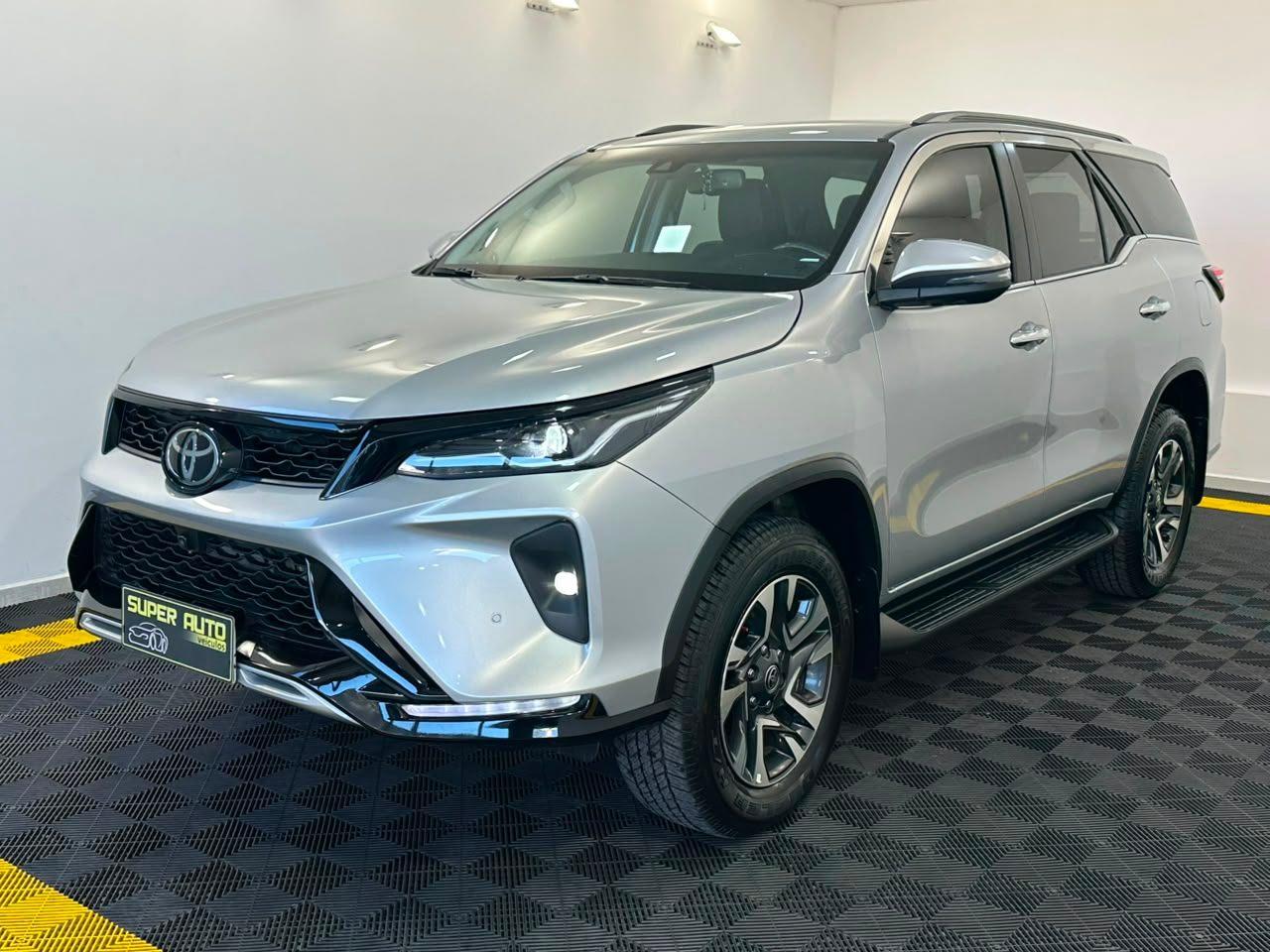 Toyota Hilux SW4 SRX PLATINUM 4x4 2.8 TDI 16V Dies. Aut. ! 2025