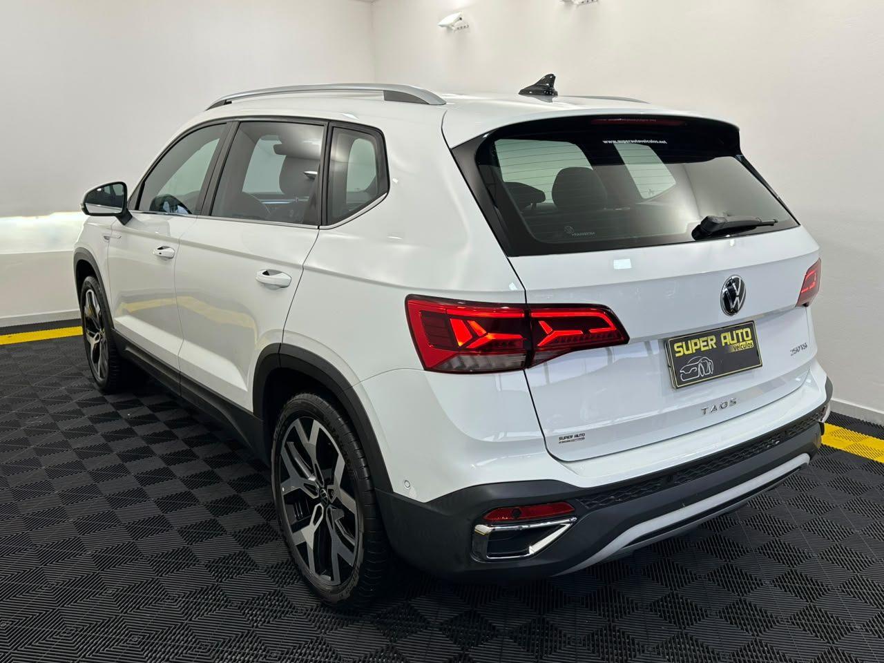 Volkswagen Taos HIGHLINE 2024
