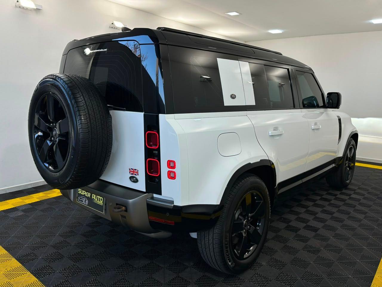 Land Rover Defender 110 HSE 7 LUGARES E MOTOR DIESEL! 2023