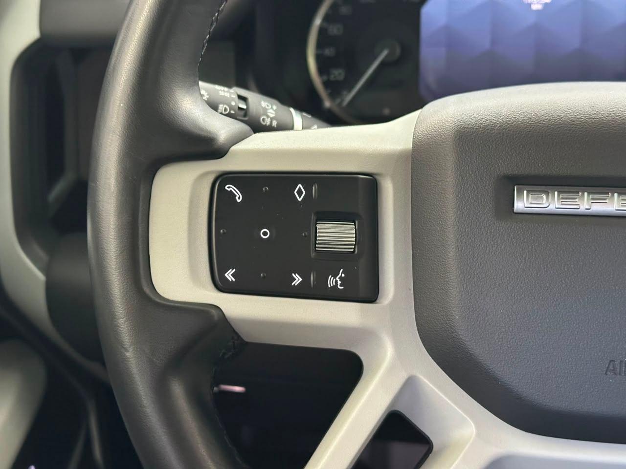 Land Rover Defender 110 HSE 7 LUGARES E MOTOR DIESEL! 2023