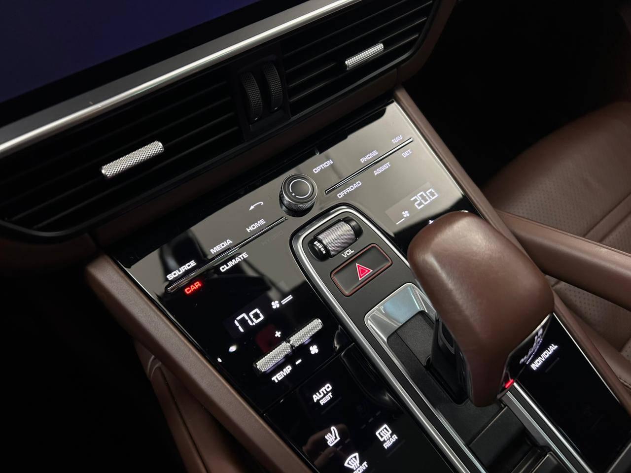 Porsche Cayenne PLATINUM EDITION E-HYBRID 462CV! 2022