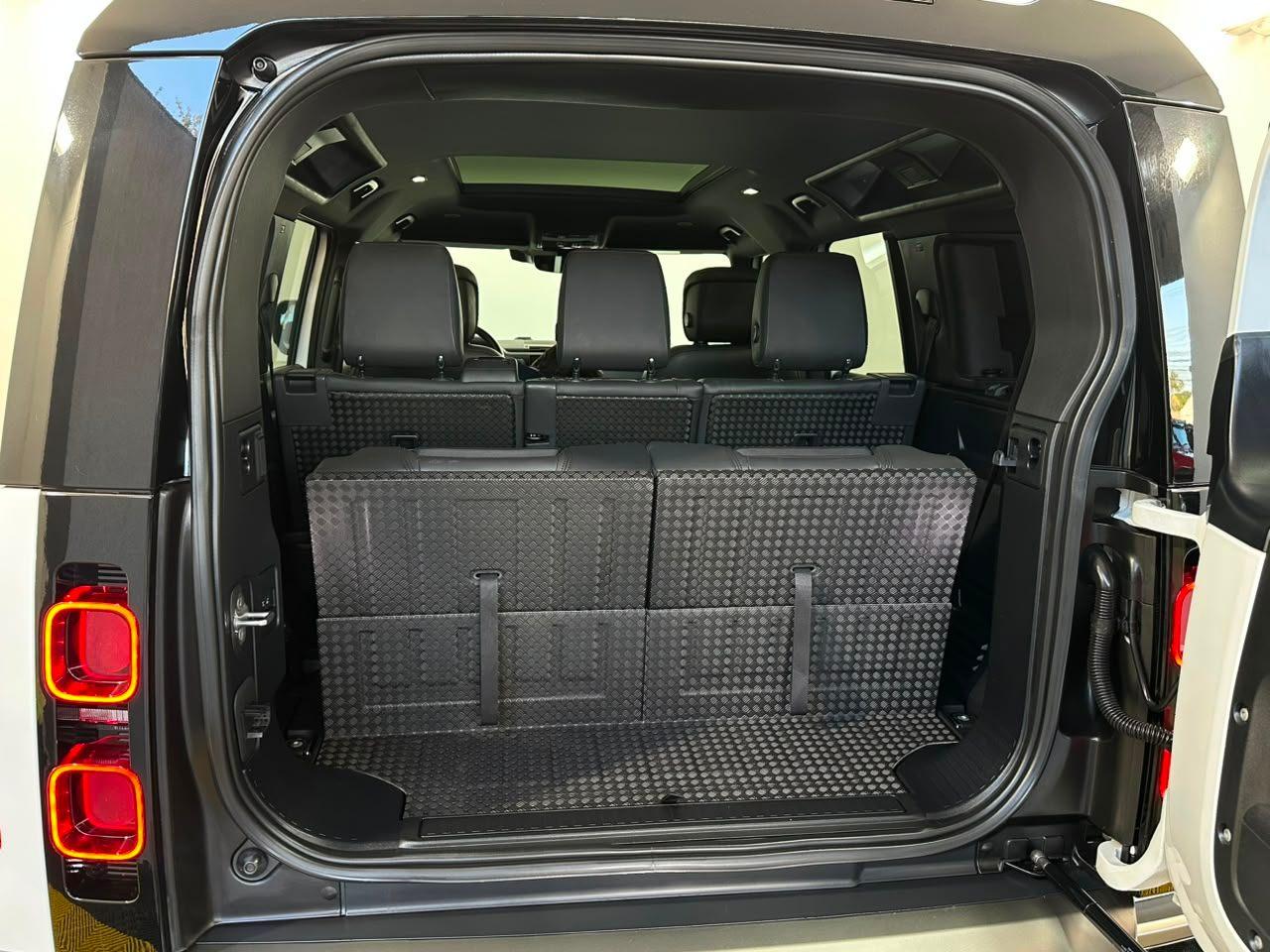 Land Rover Defender 110 HSE 7 LUGARES E MOTOR DIESEL! 2023
