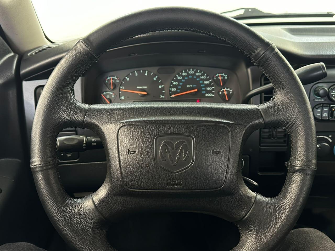 Dodge Dakota RT V8 COM CÂMBIO MANUAL 2001