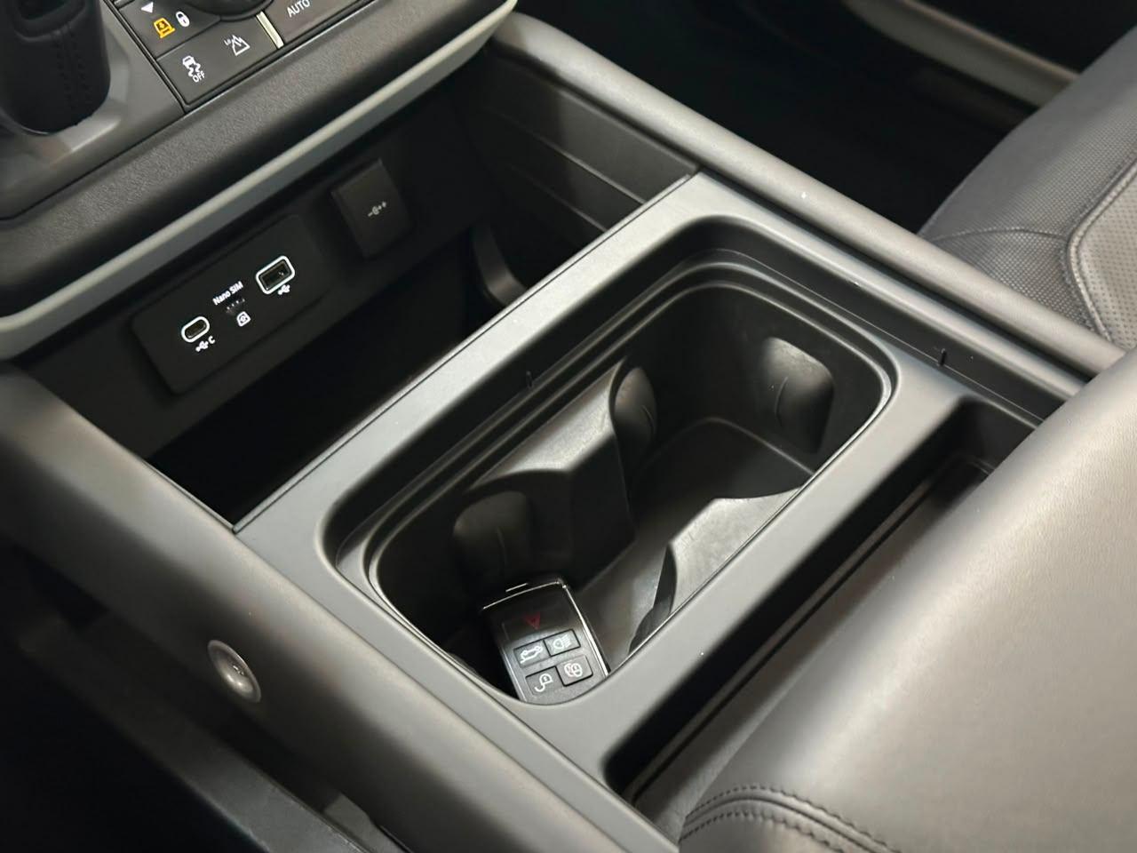 Land Rover Defender 110 HSE 7 LUGARES E MOTOR DIESEL! 2023