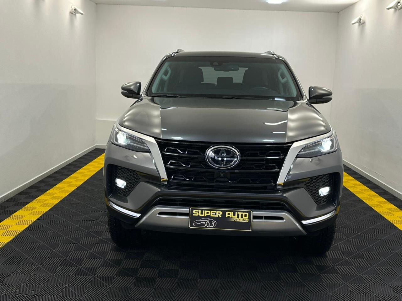 Toyota Hilux SW4 SRX 2.8T 204CV 5 LUGARES! 2024