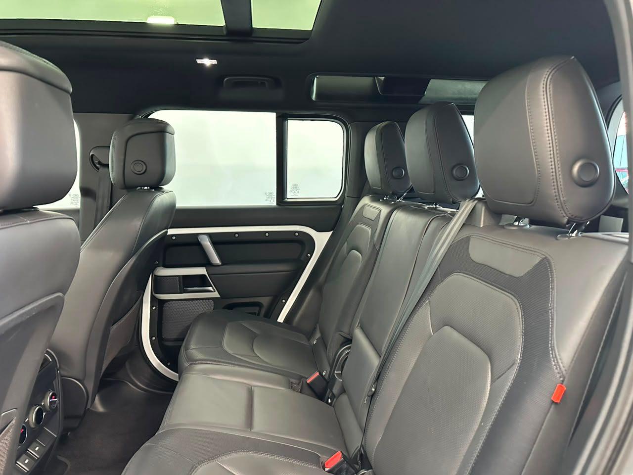 Land Rover Defender 110 HSE 7 LUGARES E MOTOR DIESEL! 2023