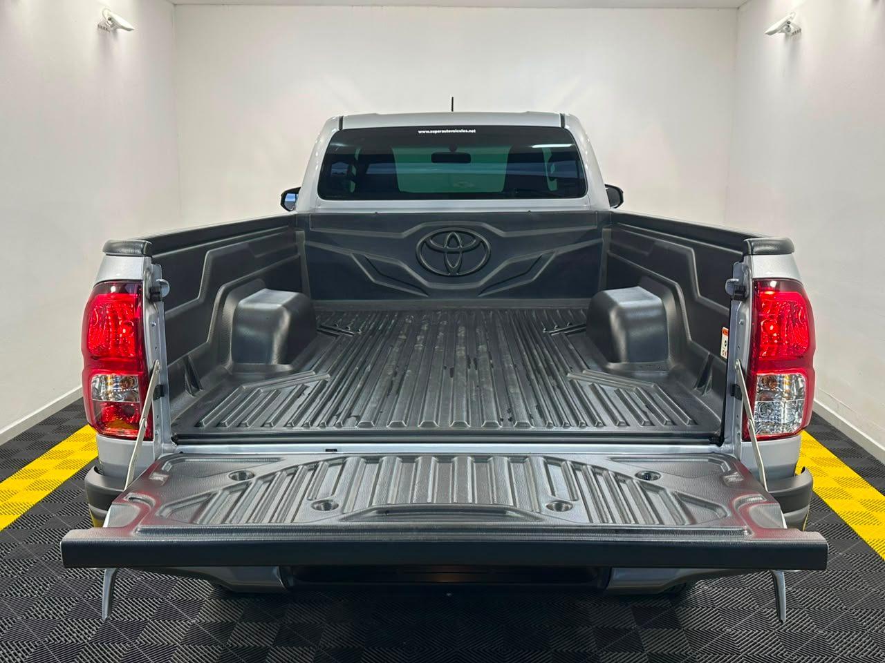 Toyota Hilux Cabine Simples CS 2.8T AUTOMÁTICA E 4X4!! 2025
