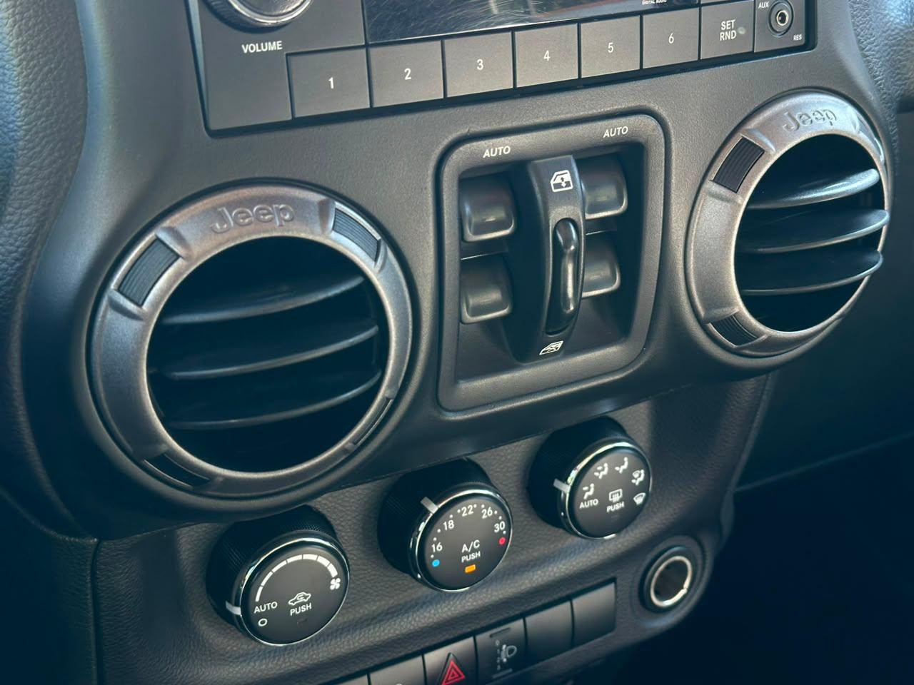 Jeep Wrangler Unlimited Sport 3.6 V6 284cv 4p 2015