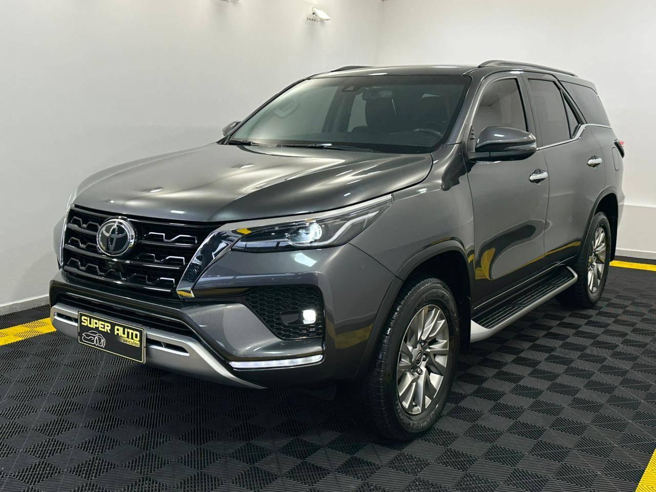 Toyota Hilux SW4 SRX 2.8T 204CV 5 LUGARES! 2024