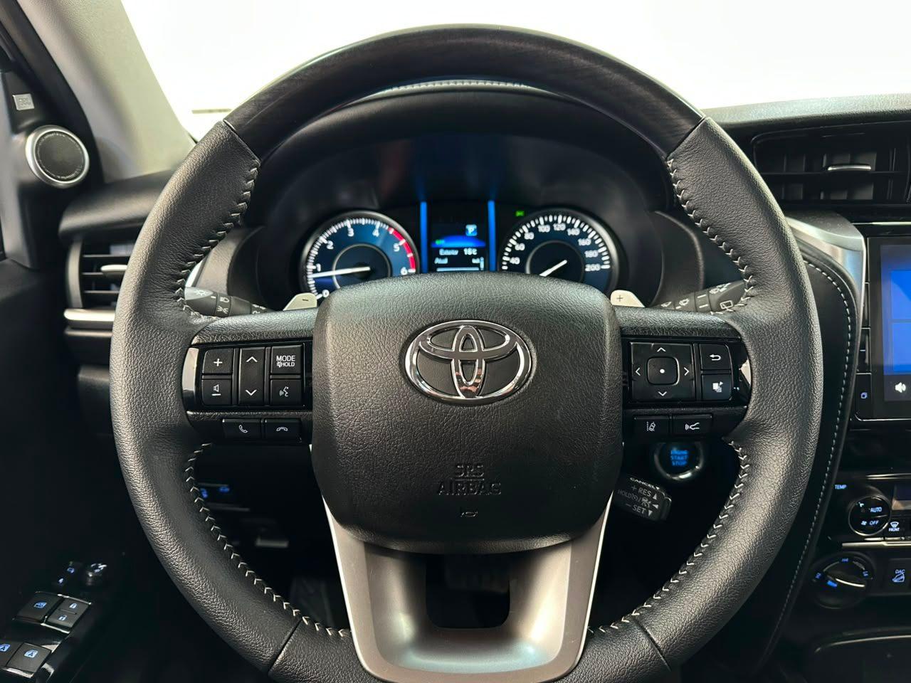 Toyota Hilux SW4 SRX PLATINUM 4x4 2.8 TDI 16V Dies. Aut. ! 2025