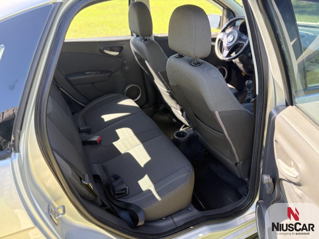 Foto numero 14 do veiculo Fiat Grand Siena ATTRAC. 1.4 EVO F.Flex 8V  - Prata - 2012/2013