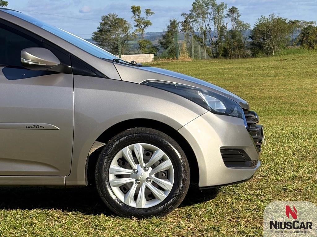 Foto numero 6 do veiculo Hyundai HB20S C.Style/C.Plus1.6 Flex 16V Aut. 4p  - Prata - 2016/2017