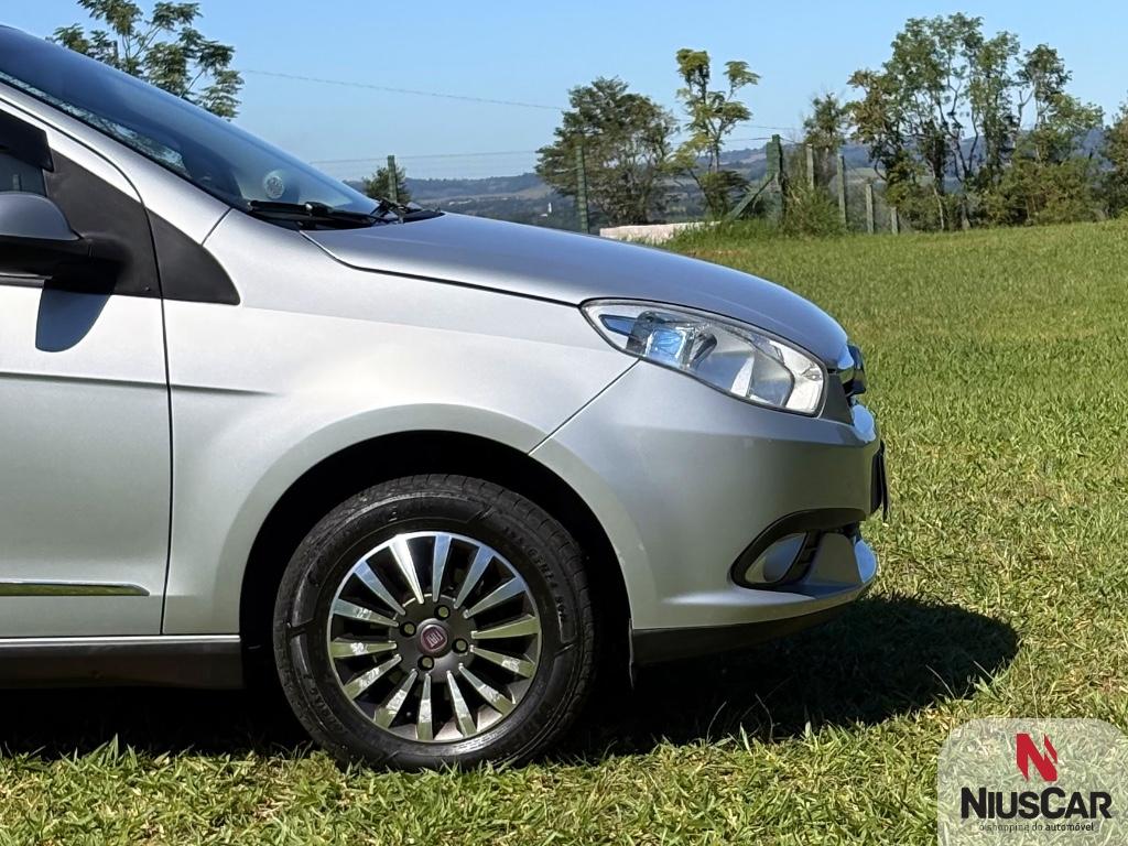 Foto numero 7 do veiculo Fiat Grand Siena ATTRAC. 1.4 EVO F.Flex 8V  - Prata - 2012/2013