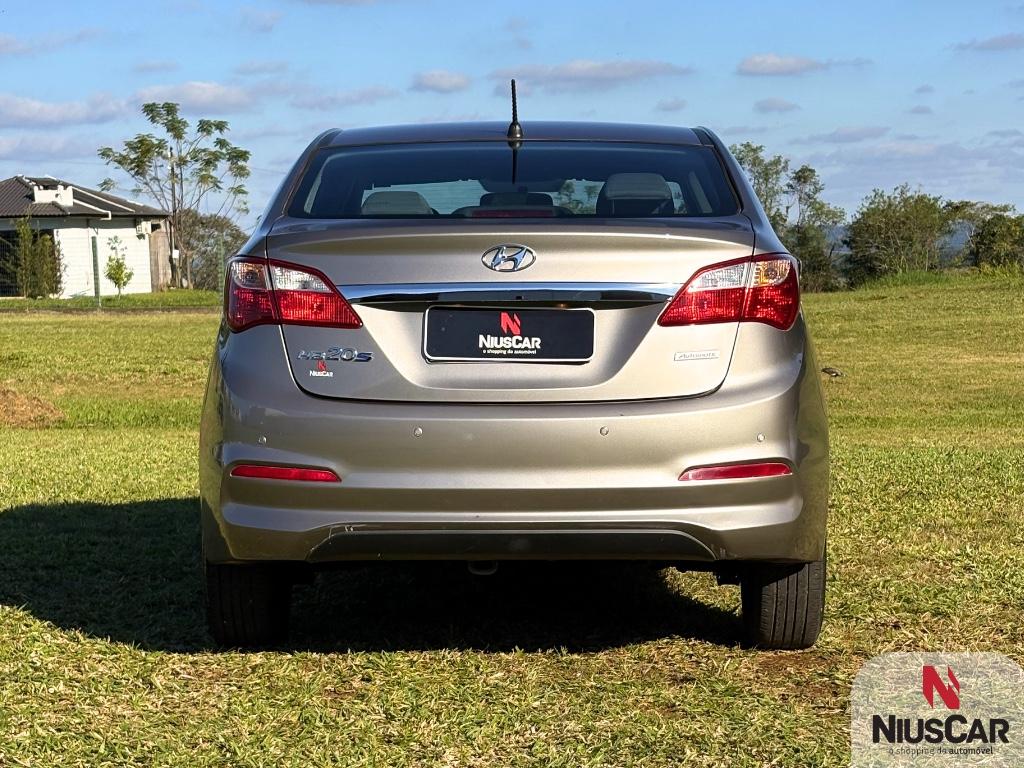 Foto numero 2 do veiculo Hyundai HB20S C.Style/C.Plus1.6 Flex 16V Aut. 4p  - Prata - 2016/2017