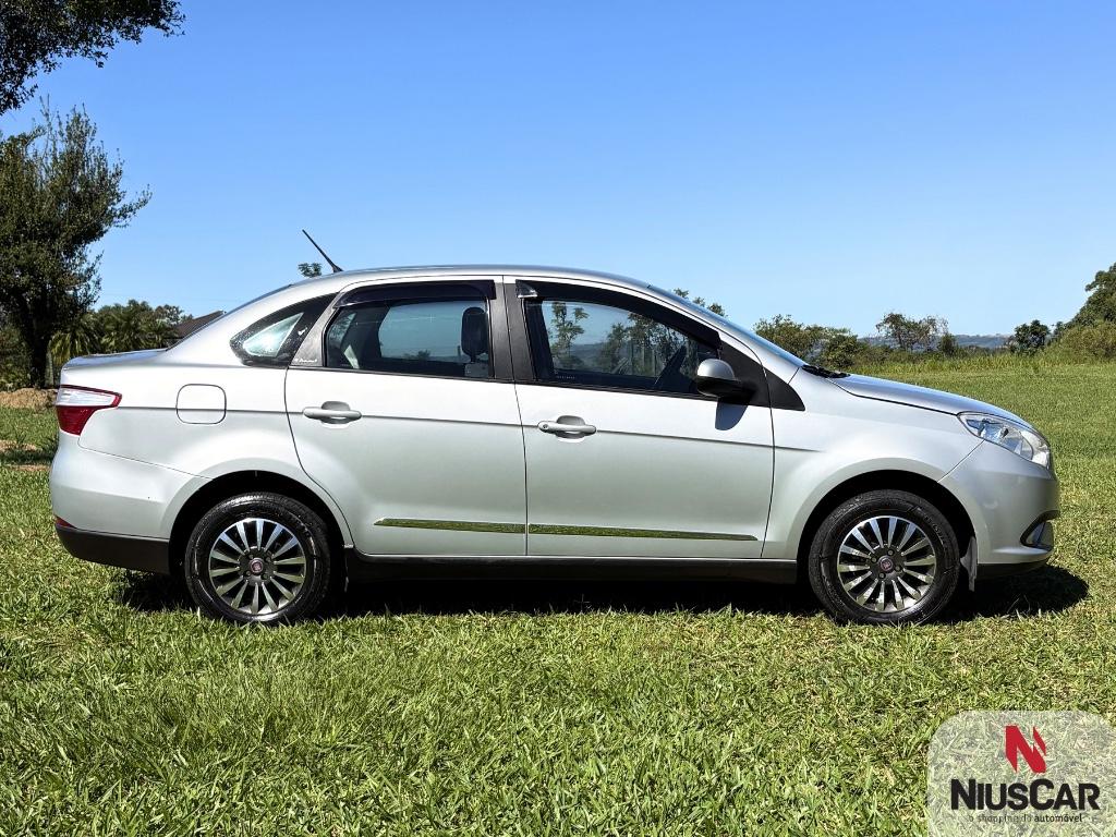 Foto numero 2 do veiculo Fiat Grand Siena ATTRAC. 1.4 EVO F.Flex 8V  - Prata - 2012/2013