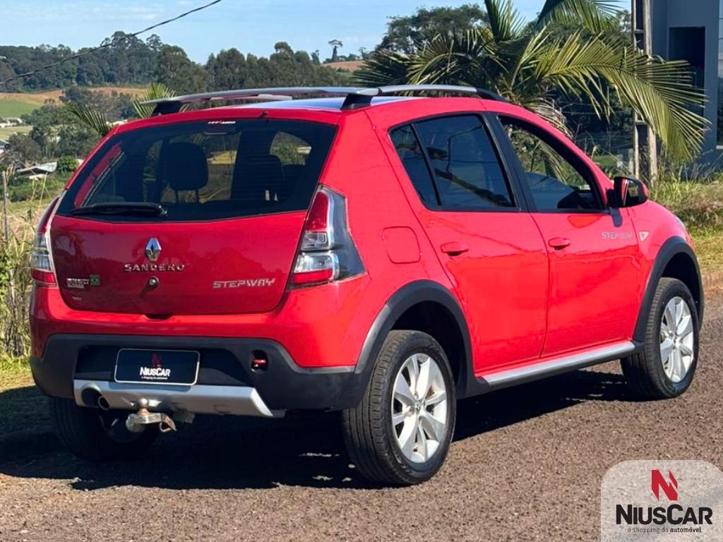 Foto numero 3 do veiculo Renault Sandero STEPWAY Hi-Power 1.6 8V 5p  - Vermelha - 2013/2014