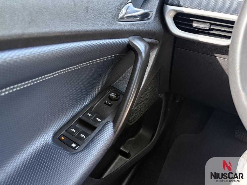 Foto numero 12 do veiculo Chevrolet Tracker Premier 1.2 Turbo 12V Flex Aut.  - Prata - 2022/2023