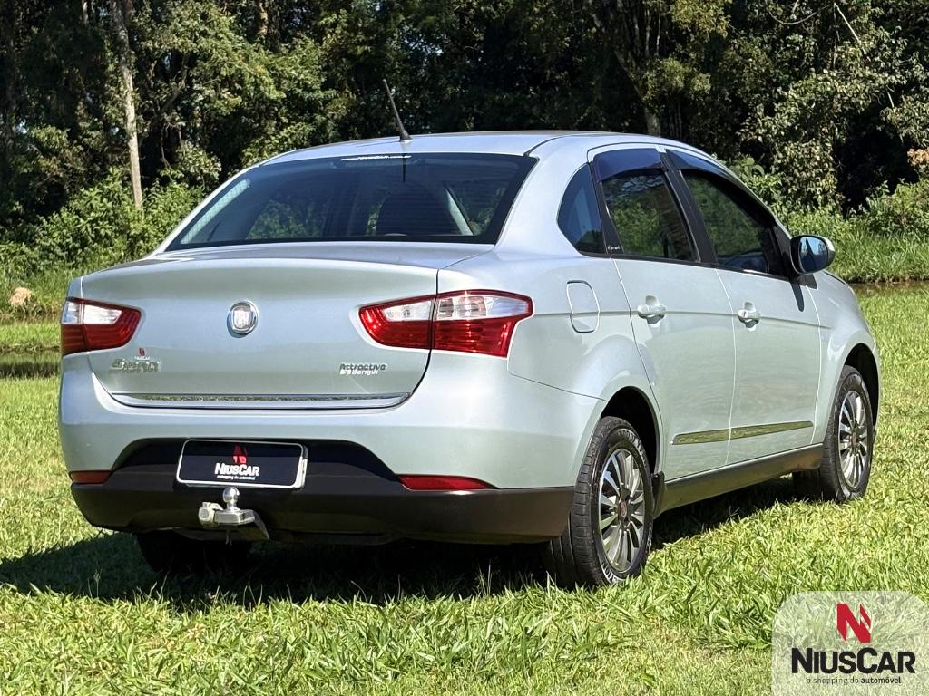 Foto numero 4 do veiculo Fiat Grand Siena ATTRAC. 1.4 EVO F.Flex 8V  - Prata - 2012/2013