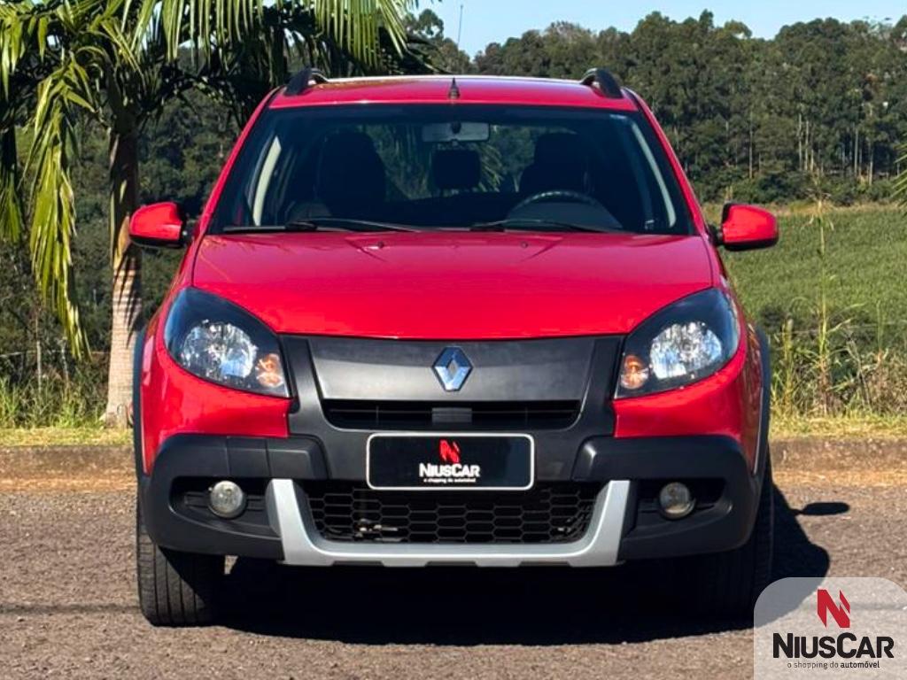Foto numero 4 do veiculo Renault Sandero STEPWAY Hi-Power 1.6 8V 5p  - Vermelha - 2013/2014