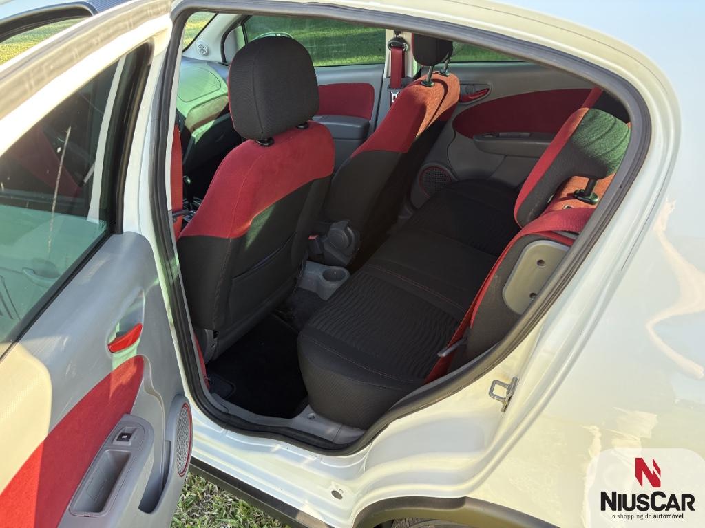 Foto numero 15 do veiculo Fiat Palio SPORTING Dualogic 1.6 Flex 16V 5p  - Branca - 2015/2015
