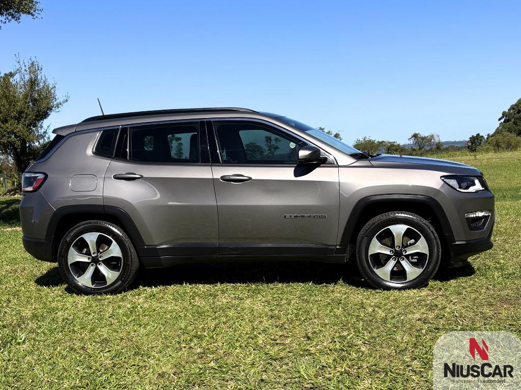 Foto numero 2 do veiculo Jeep Compass LONGITUDE 2.0 4x2 Flex 16V Aut.  - Cinza - 2018/2018
