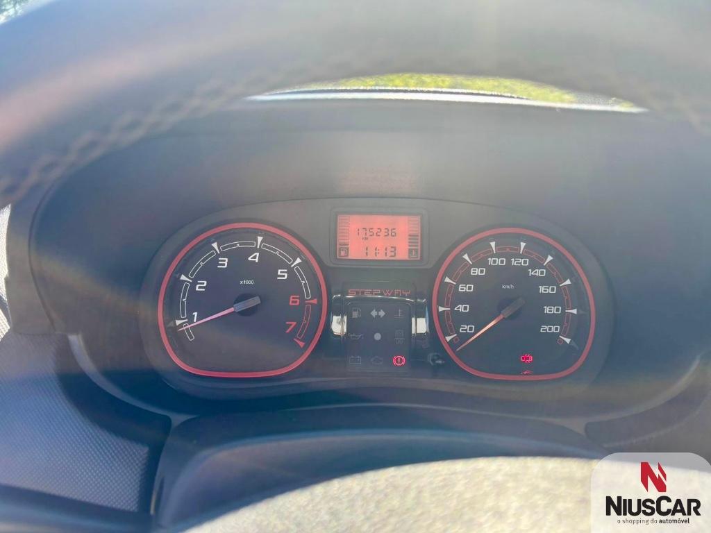 Foto numero 9 do veiculo Renault Sandero STEPWAY Hi-Power 1.6 8V 5p  - Vermelha - 2013/2014